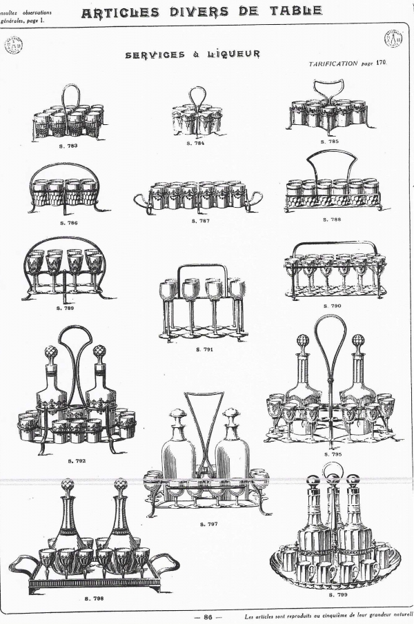 Carafe à liqueur en cristal de Baccarat, modèle à fleurs de lys, gravure 6759