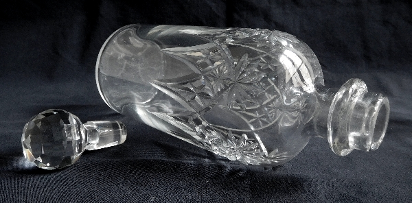 Carafe à liqueur en cristal de Baccarat taillé, fin XIXe / début XXe