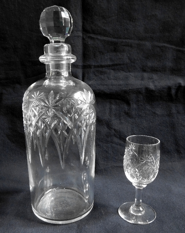 Carafe à liqueur en cristal de Baccarat taillé, fin XIXe / début XXe