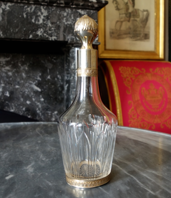 Carafe à liqueur en cristal de Baccarat taillé monture en vermeil - argent massif poinçon Minerve
