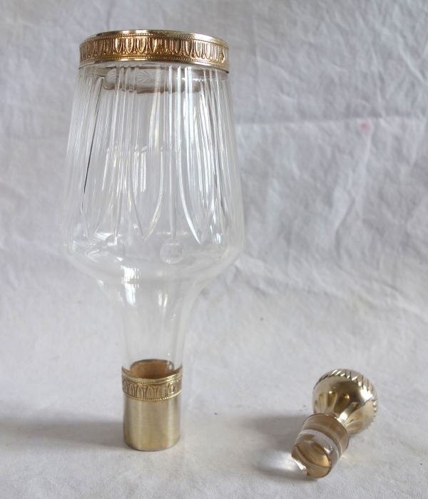 Carafe à liqueur en cristal de Baccarat taillé monture en vermeil - argent massif poinçon Minerve