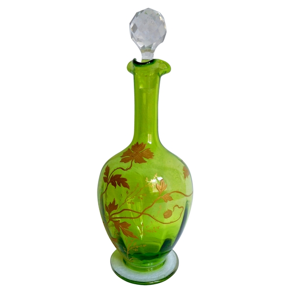 Carafe à liqueur en cristal de Baccarat vert chartreuse rehaussé à l'or fin, époque Art Nouveau