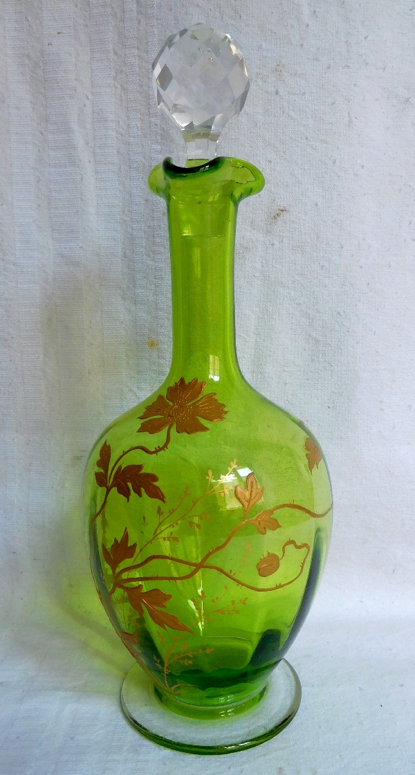 Carafe à liqueur en cristal de Baccarat vert chartreuse rehaussé à l'or fin, époque Art Nouveau