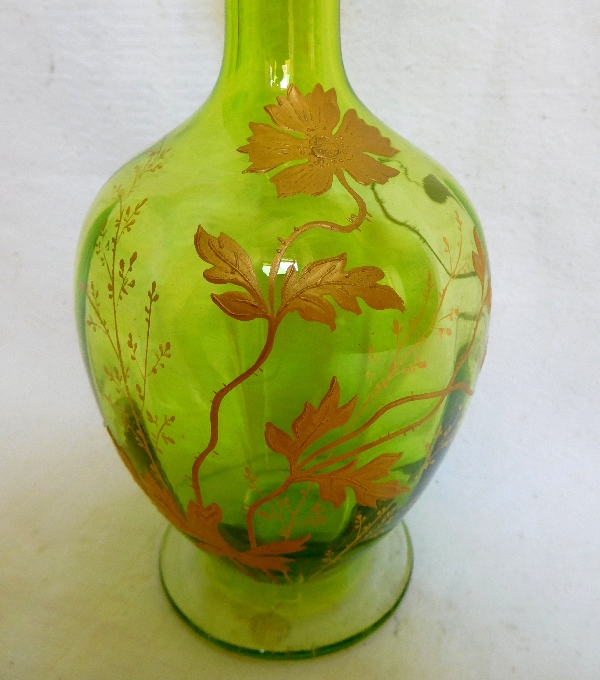 Carafe à liqueur en cristal de Baccarat vert chartreuse rehaussé à l'or fin, époque Art Nouveau