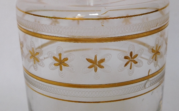 Carafe à liqueur en cristal de Baccarat gravée et rehaussée à l'or fin