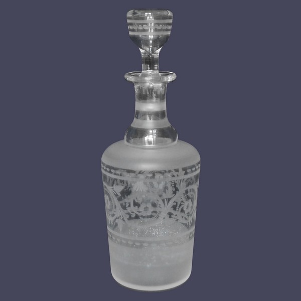 Carafe à liqueur en cristal gravé de style Louis XVI, époque XIXe