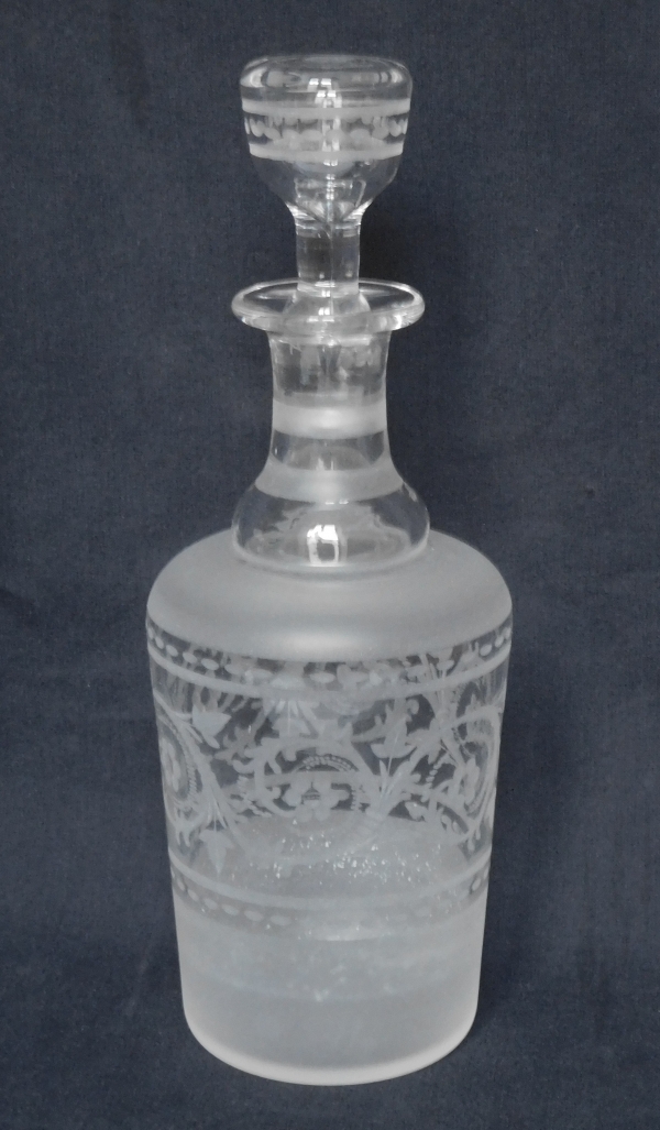 Carafe à liqueur en cristal gravé de style Louis XVI, époque XIXe