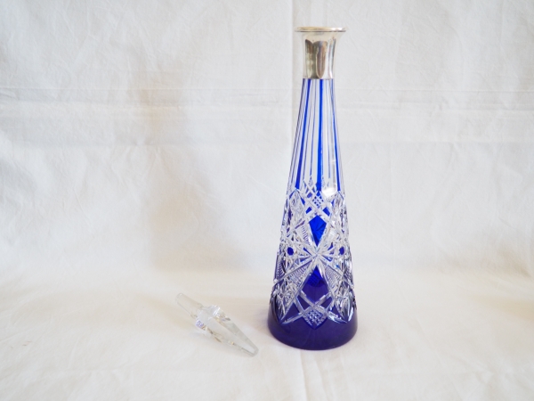 Carafe à liqueur en cristal de Baccarat modèle Lagny en cristal overlay bleu cobalt et argent massif