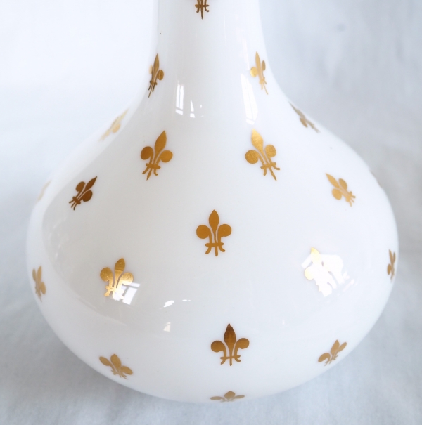 Baccarat crystal opaline wine decanter decorated with gilt fleur de lys - Napoleon III production