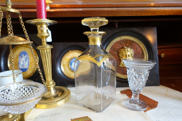 Baccarat crystal liquor decanter / whiskey bottle enhanced with fine gold, 19th century circa 1880