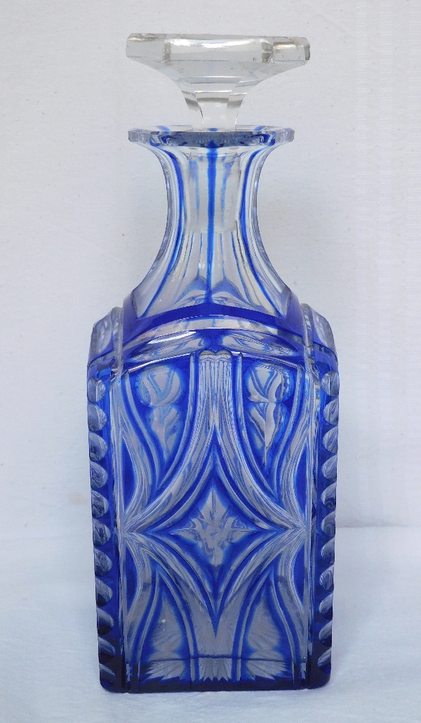 Carafe à cognac / carafe à whisky en cristal de Baccarat overlay bleu époque XIXe