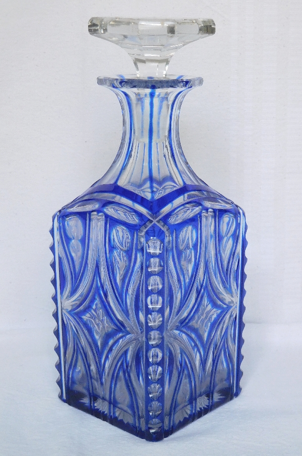 Carafe à cognac / carafe à whisky en cristal de Baccarat overlay bleu époque XIXe