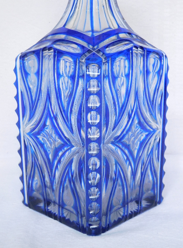 Carafe à cognac / carafe à whisky en cristal de Baccarat overlay bleu époque XIXe