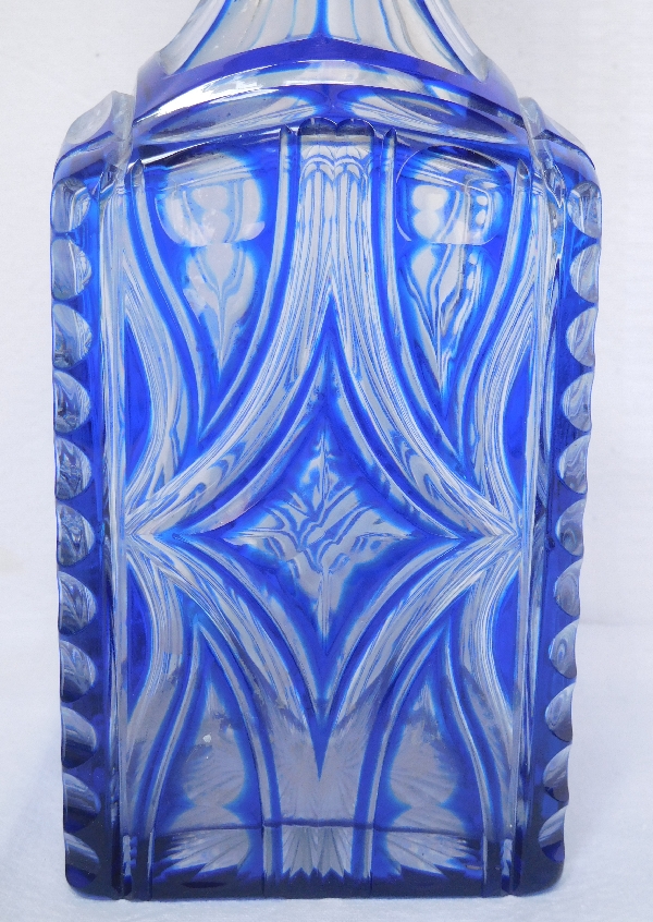 Carafe à cognac / carafe à whisky en cristal de Baccarat overlay bleu époque XIXe