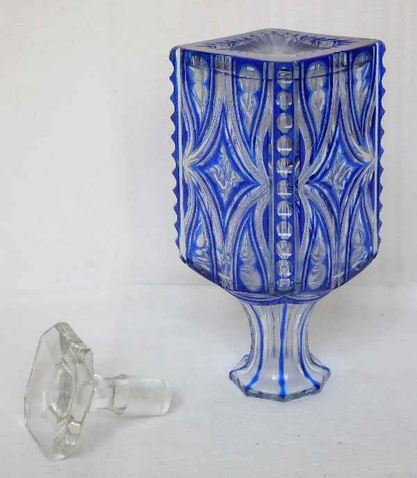 Carafe à cognac / carafe à whisky en cristal de Baccarat overlay bleu époque XIXe