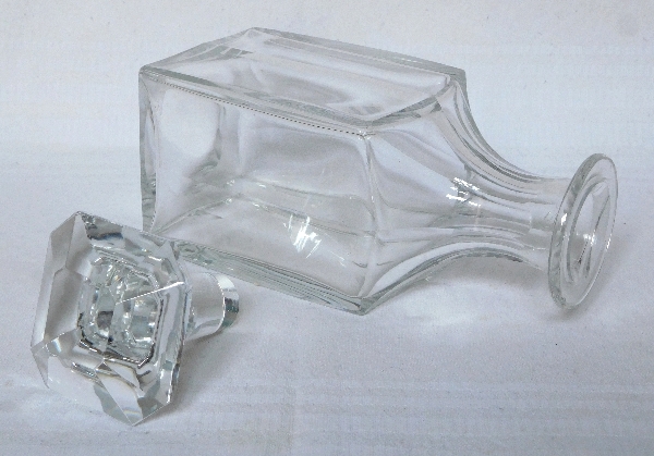 Carafe à whisky ou liqueur en cristal de Baccarat taillé