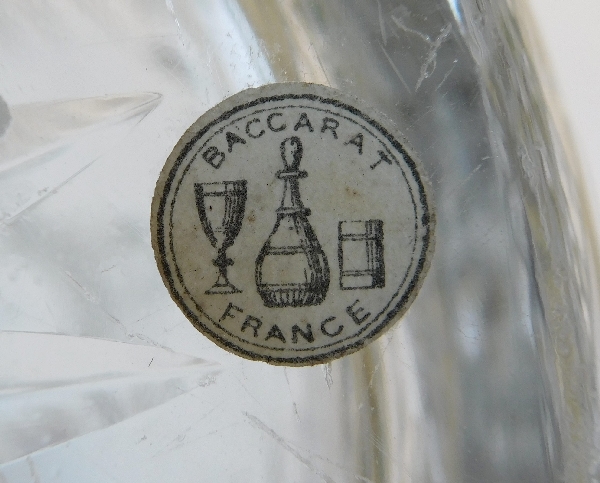 Carafe à whisky en cristal de Baccarat richement taillée, étiquette papier