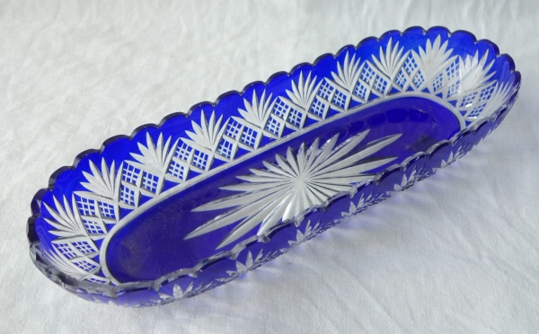 Coupe à brosse en cristal de Baccarat, cristal overlay bleu cobalt, modèle Douai