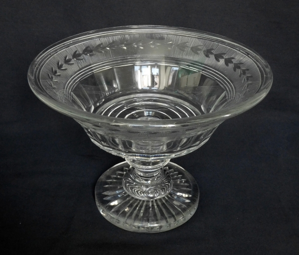 Coupe centre de table en cristal de Baccarat, modèle Charles X
