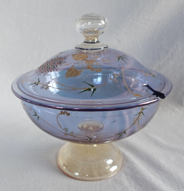 Confiturier Art Nouveau en cristal de Baccarat irisé et émaillé, décor japonisant - étiquette