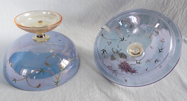 Confiturier Art Nouveau en cristal de Baccarat irisé et émaillé, décor japonisant - étiquette