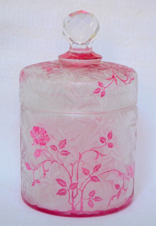 Baccarat crystal powder box, Eglantier pattern, pink overlay crystal