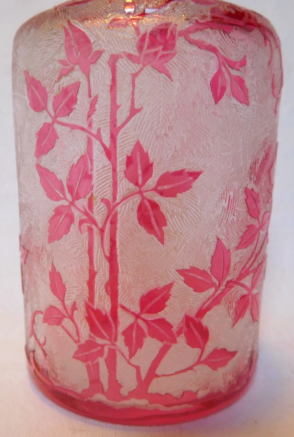 Baccarat crystal perfume bottle, Eglantier pattern, pink crystal - 14cm