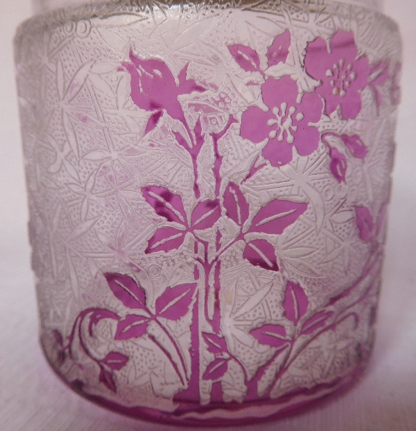 Boîte à poudre en cristal de Baccarat, modèle Eglantier violet - étiquette papier