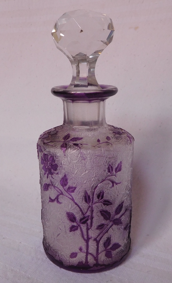 Flacon à parfum en cristal de Baccarat, modèle Eglantier violet - 12,3cm