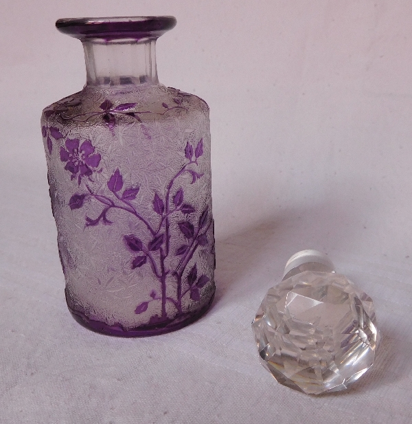 Baccarat crystal perfume bottle, Eglantier pattern, purple overlay crystal - 12.3cm