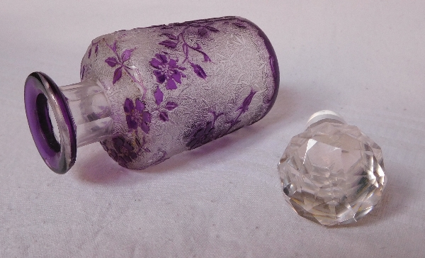 Baccarat crystal perfume bottle, Eglantier pattern, purple overlay crystal - 12.3cm