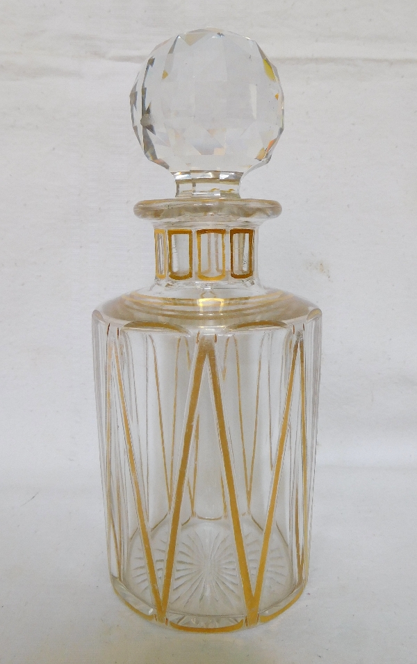 Grand flacon en cristal de Baccarat, rare modèle taillé rehaussé à l'or - 19cm
