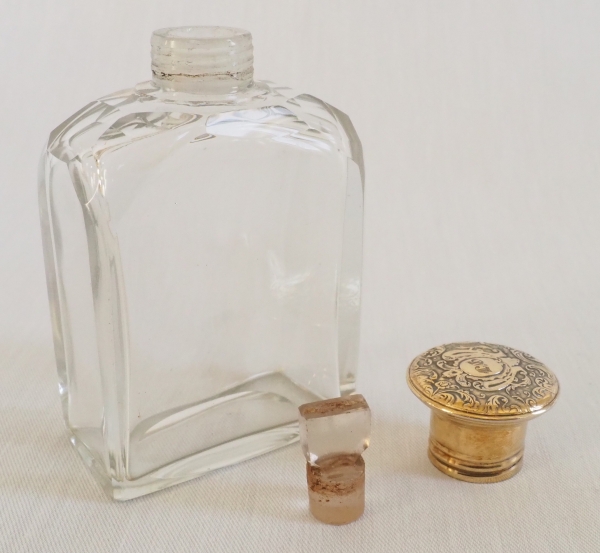 Flacon à parfum en cristal taillé et vermeil (argent massif), monogramme LG, époque XIXe