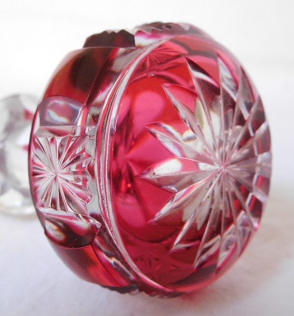 Grand flacon en cristal de Baccarat, modèle Diamants étoilés overlay rose