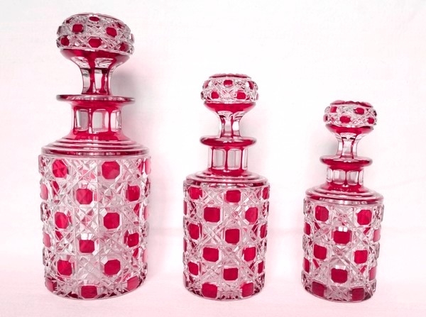 Baccarat overlay crystal perfume bottle, Diamants Pierreries pattern, pink overlay crystal - 14cm