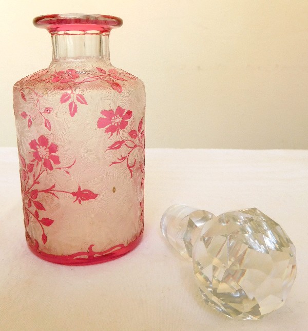 Baccarat overlay crystal perfume bottle, red Eglantier pattern - 15,5cm