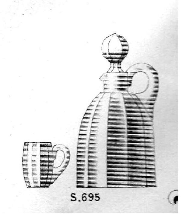 Carafe à liqueur en cristal de Baccarat, modèle Cannelures réhaussé de filets or, étiquette papier