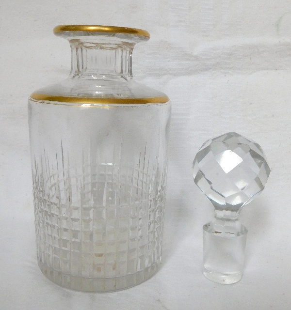 Grand flacon à parfum en cristal de Baccarat, modèle Nancy, rehaussé à l'or fin, 21,7cm