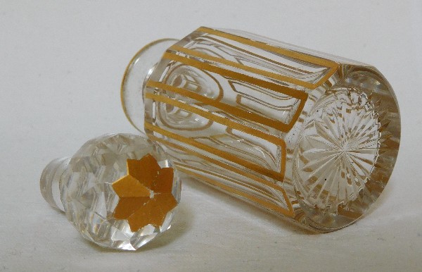 Petit flacon en cristal de Baccarat, modèle Cannelures réhaussé de filets or - 10,2cm