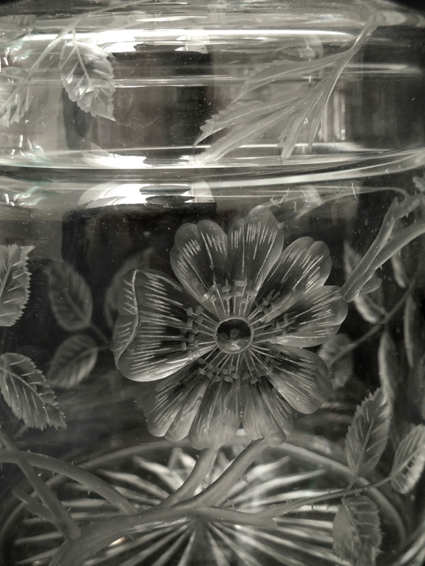Baccarat crystal powder box, rare cut & engraved wild roses pattern