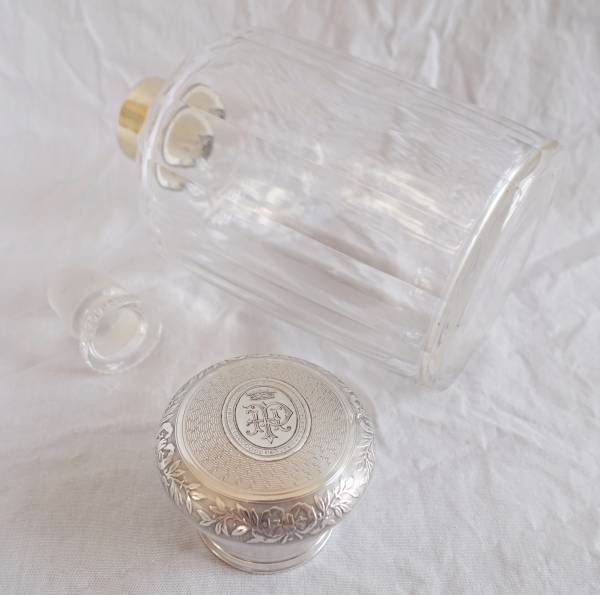 Flacon à whisky en cristal de Baccarat et argent massif, couronne de Baron - poinçon Minerve