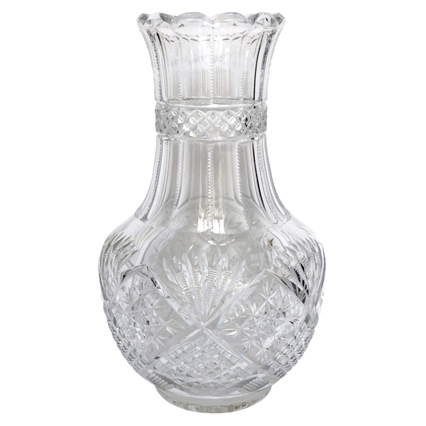 Grand vase en cristal de Baccarat richement taillé
