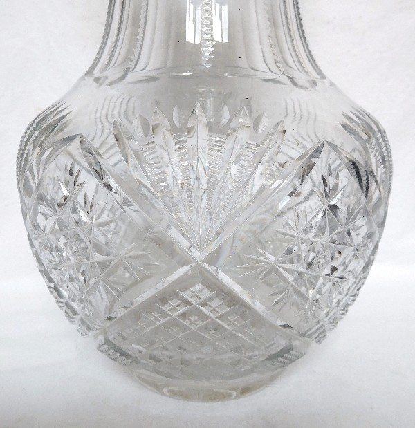 Grand vase en cristal de Baccarat richement taillé