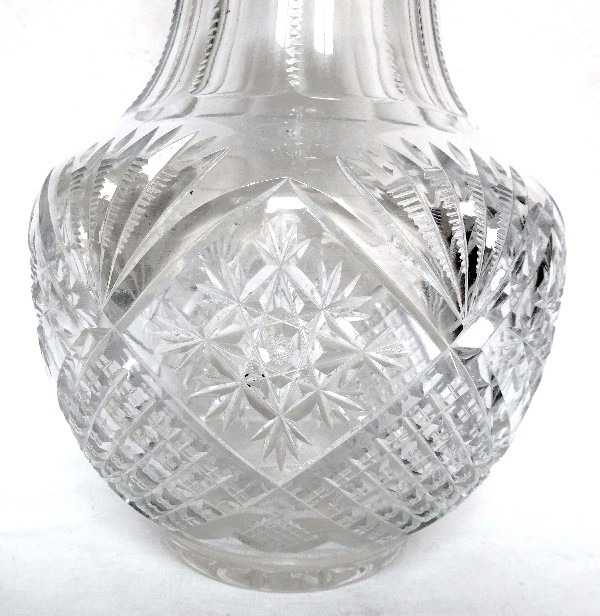 Grand vase en cristal de Baccarat richement taillé