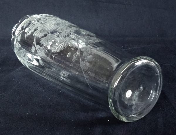 Tall Baccarat crystal vase, rare cut and engraved chrysanthemum pattern - 30,1cm
