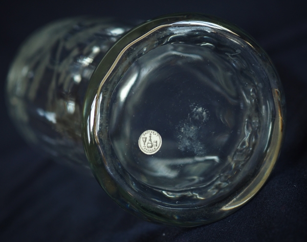 Tall Baccarat crystal vase, rare cut and engraved chrysanthemum pattern - 30,1cm