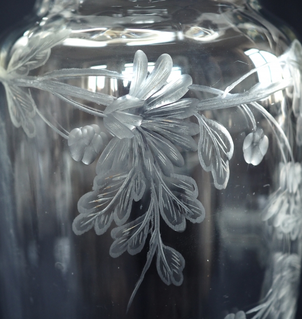 Tall Baccarat crystal vase, rare cut and engraved chrysanthemum pattern - 30,1cm