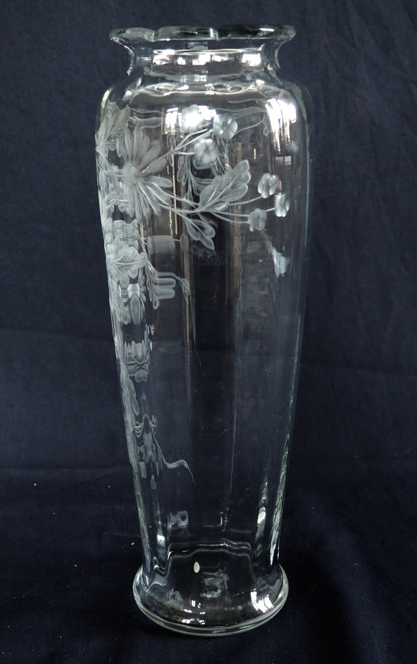 Tall Baccarat crystal vase, rare cut and engraved chrysanthemum pattern - 30,1cm