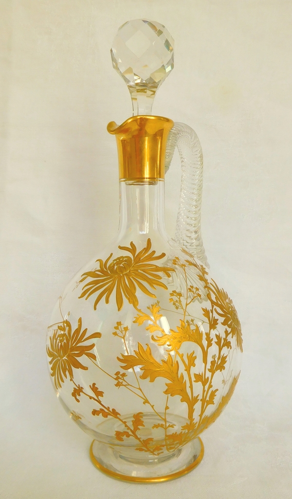 Carafe aiguière en cristal de Baccarat, décor aux chrysanthèmes doré à l'or fin - étiquette