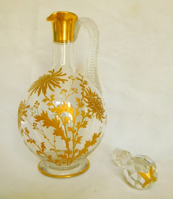 Carafe aiguière en cristal de Baccarat, décor aux chrysanthèmes doré à l'or fin - étiquette